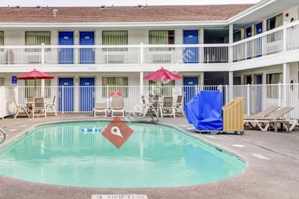 Motel 6 Medford North