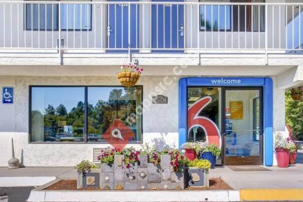 Motel 6 Medford South