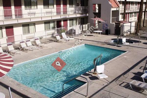 Motel 6 Thousand Palms - Palm Springs Area