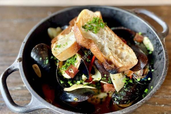 OAK Long Bar + Kitchen