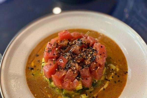 Oceanos Seafood & Sushi