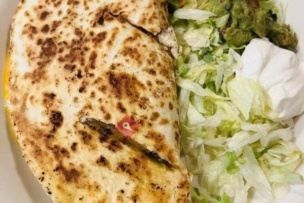 Pelanchos Mexican Grill