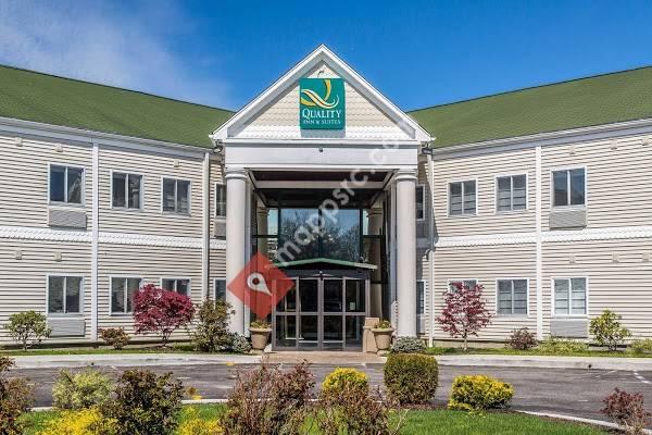 Quality Inn & Suites Middletown - Newport