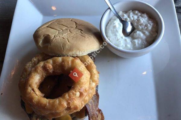 Raelyn's Pub & Eatery