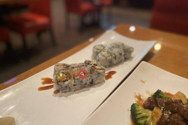 Raku Sushi & Lounge