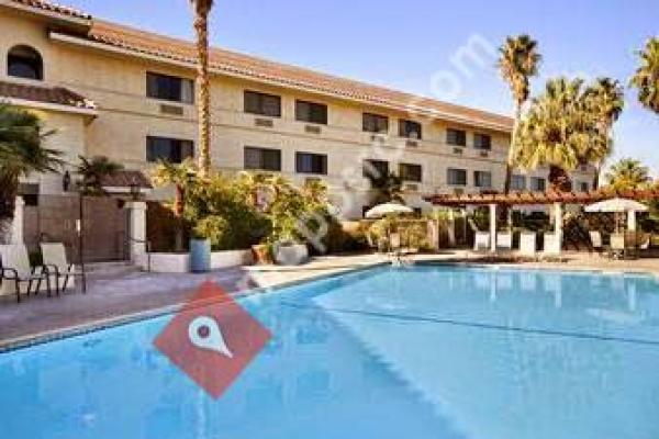 Ramada by Wyndham Barstow