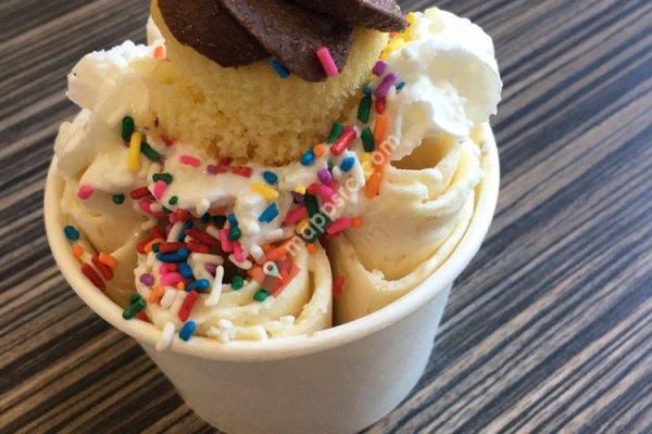 ROLL UP ICE CREAM AND TEA