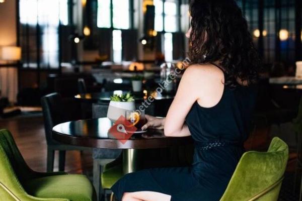 Rowdy Tiger Whiskey Bar & Kitchen