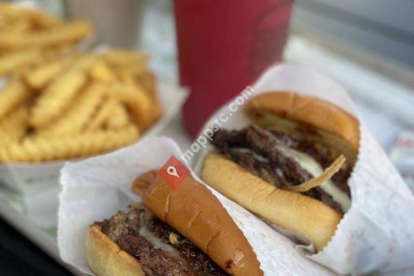 Shake Shack Encino Courtyard