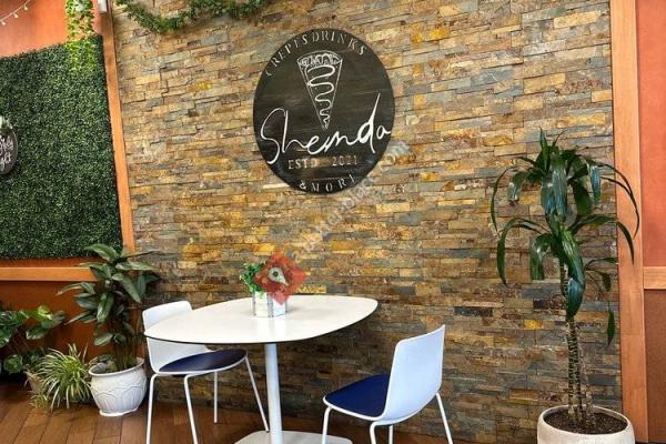 Shemda Crepes, Drinks & More