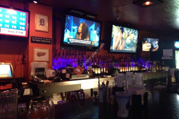 Shot Makers Sports Bar & Grill