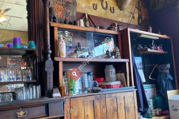 Shyla's Hideaway, Bar & Grill