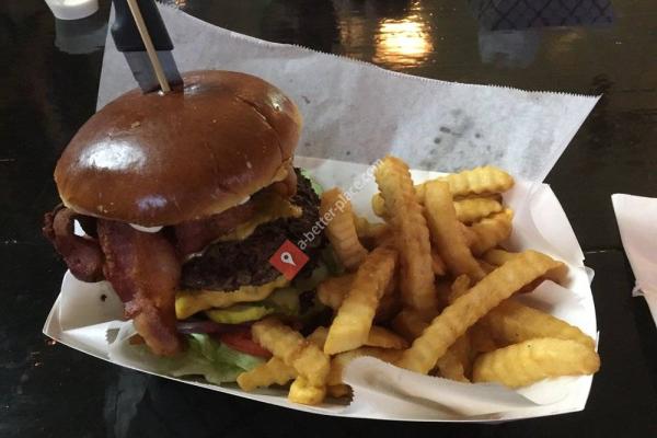 Snappers Bar & Grill