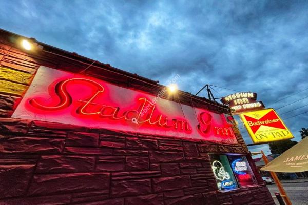Stadium Inn
