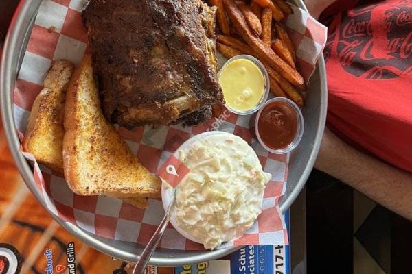 State Line Bar & Grille