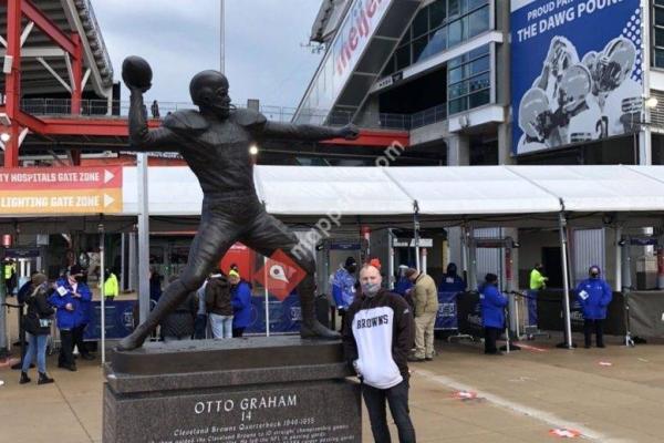 Statue of Otto Graham