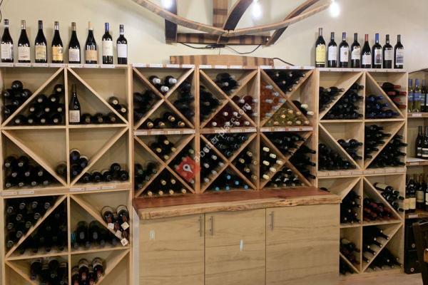 Syndicate Wine Bar - Newberg