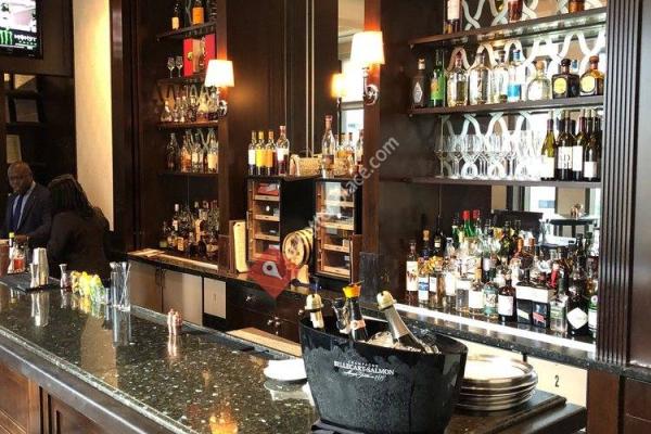 Taipan Lounge at Mandarin Lounge