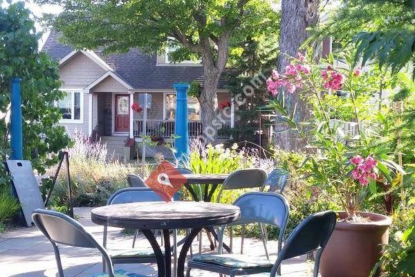 The Purple House Cafe