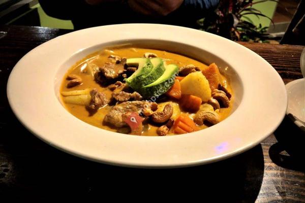 Thoom's Kitchen Thai Cuisine