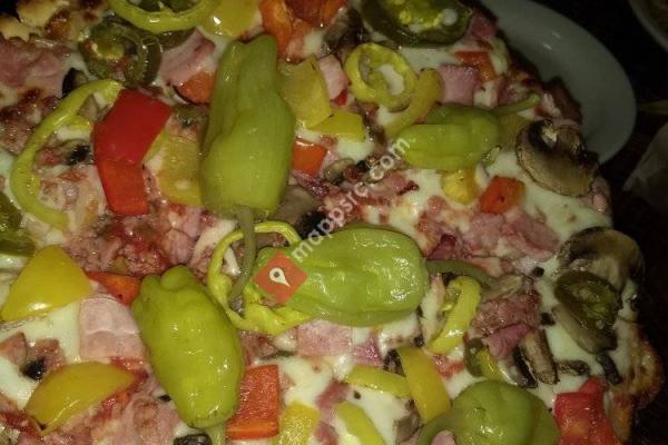 Turoni's Pizzery & Brewery