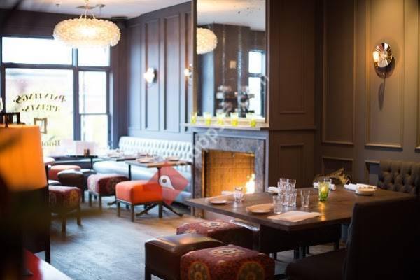 UPSTAIRS® COCKTAIL LOUNGE