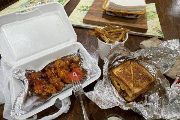 Village Burger - Tucker