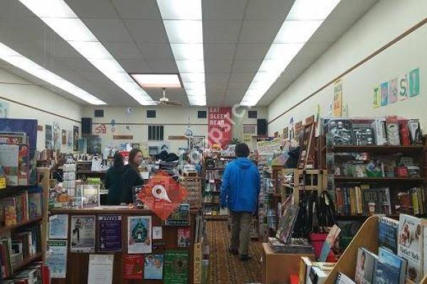 Waucoma Bookstore